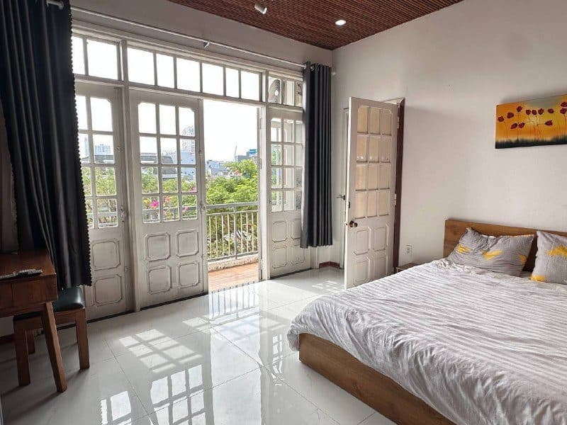 2-bedroom apartment near Dragon Bridge